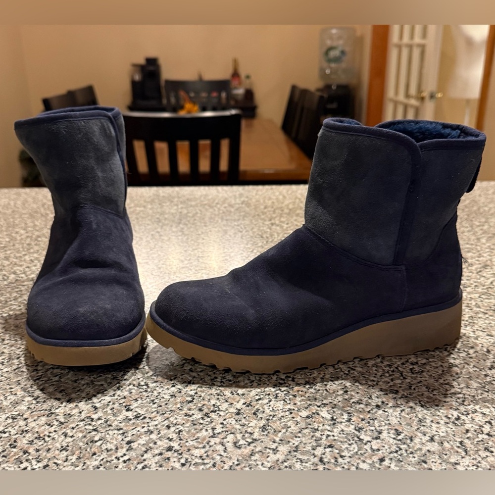UGG mini Kristen wedged boot in navy size 7